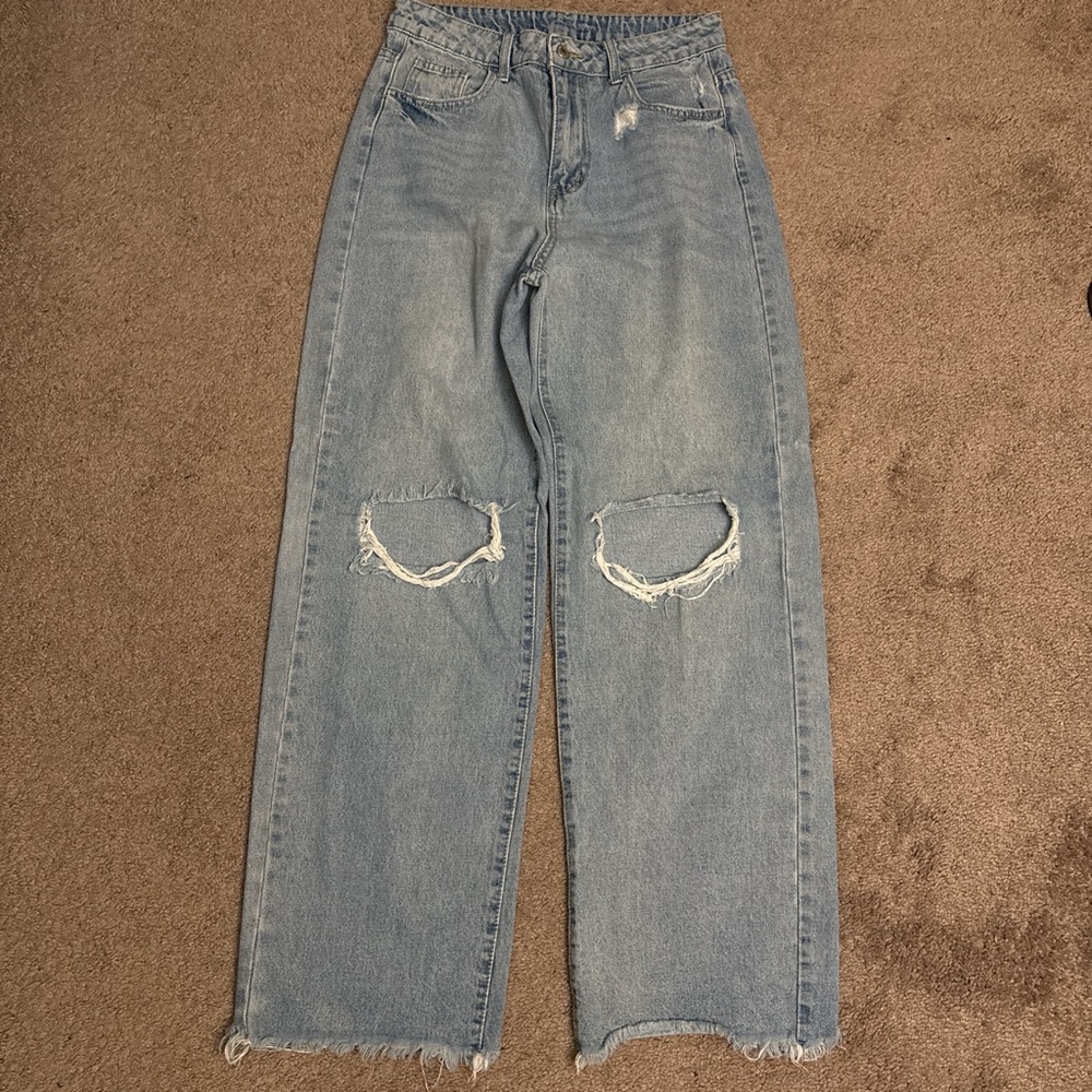 SHEIN mid-waisted wide-leg jeans.